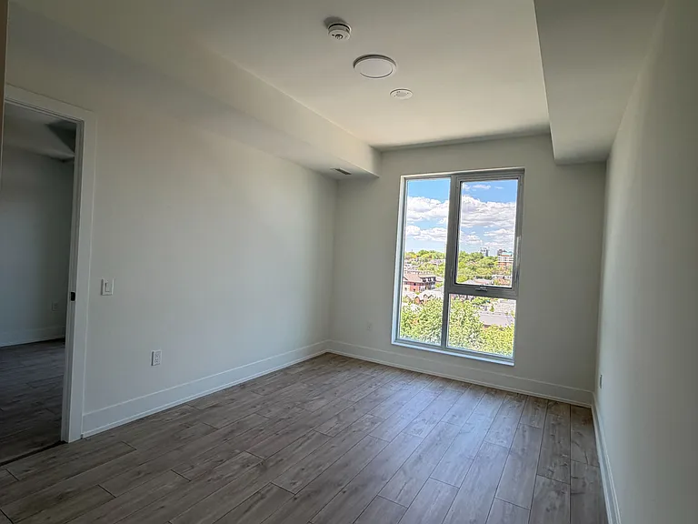 858 Dupont St #721 — Photo 13