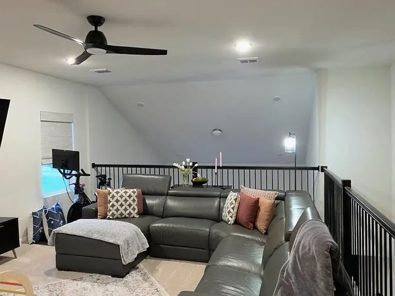 221 Travis Ln — Photo 19