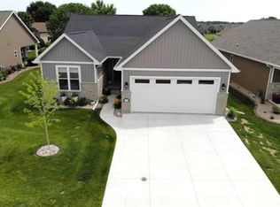 909 Clover Ct, Menasha, WI 54952
