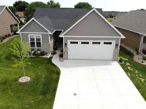 909 Clover Ct, Menasha, WI 54952