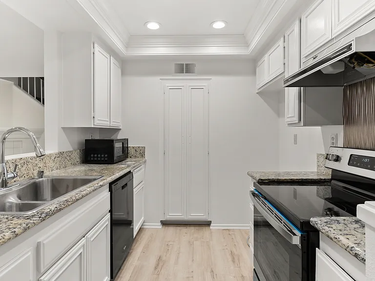 66 Christamon S — Photo 13