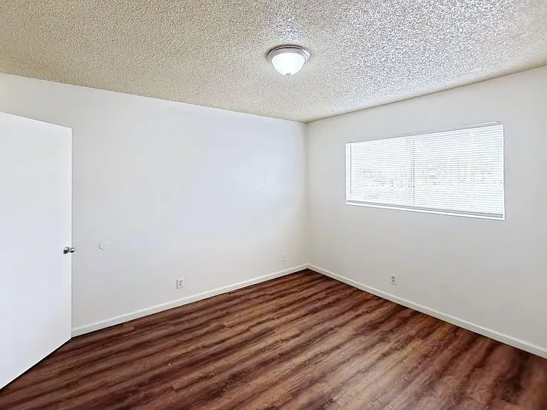 1215 Minnewawa Ave #B — Photo 6