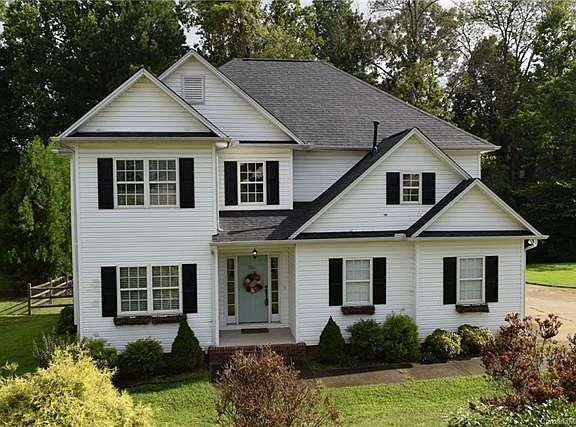 5th image of 113 Deerfield Dr
