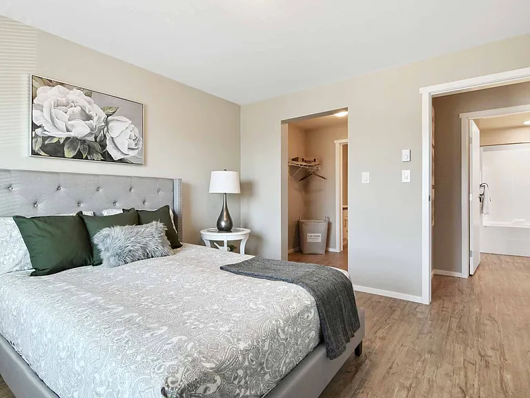 2604 Recplace Dr — Photo 8