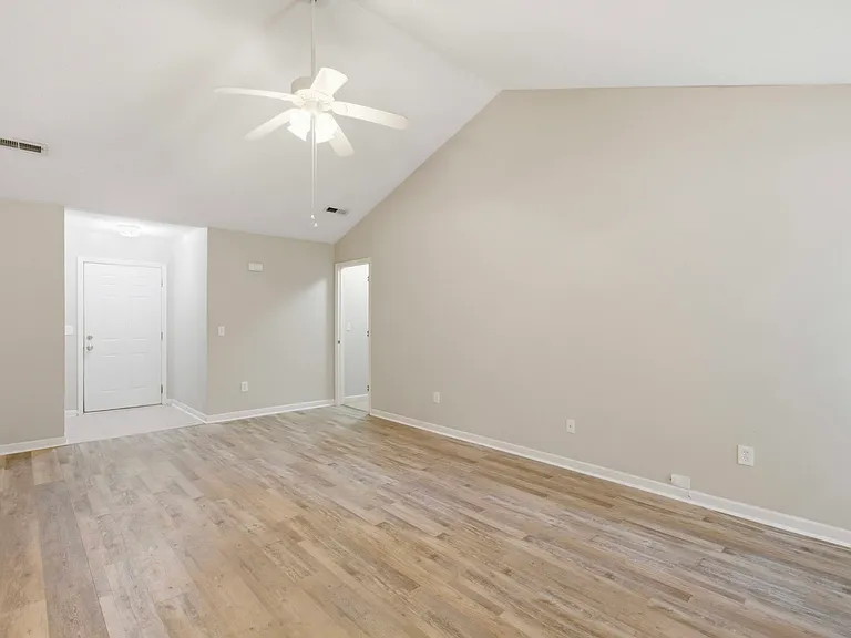 1860 Piper Dr — Photo 9