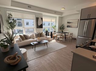 15 Brenthall Ave #16, Toronto, ON M2R 1N1