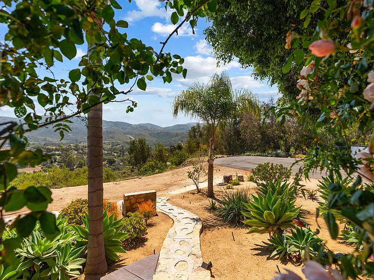 20063 Elfin Forest Ln — Photo 37