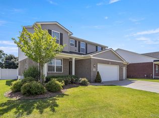 8268 Berwick Dr, Westland, MI 48185