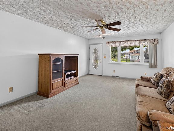 5th image of 2721 Edgefield Dr
