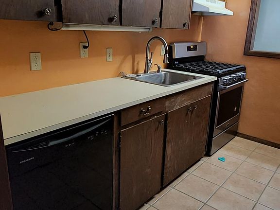 2nd image of 1817 Mandalay Dr