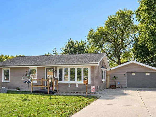 1864 Newcomer Dr, Galesburg, IL 61401