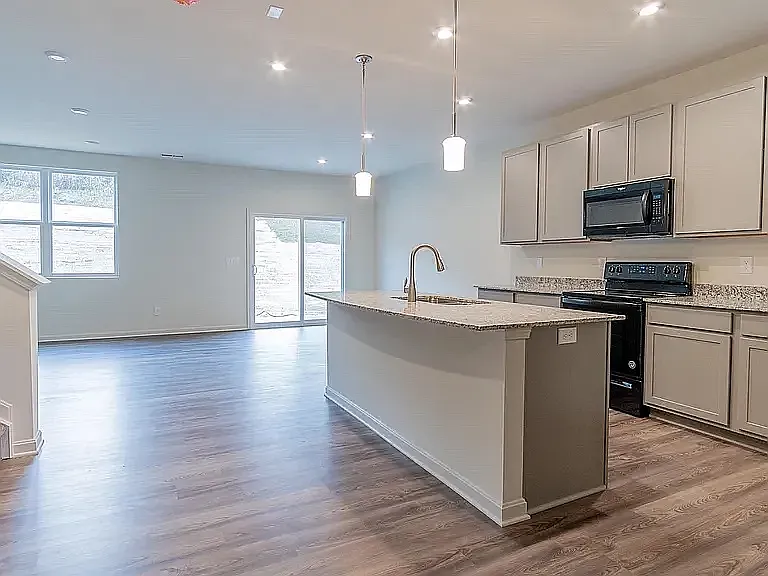 4003 White Pine Ln — Photo 4