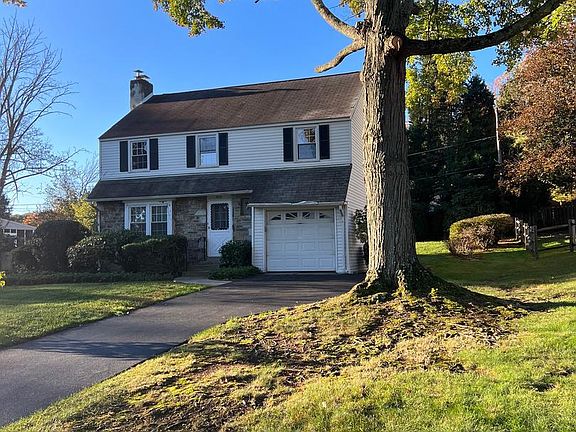 2nd image of 512 Woodcrest Ave