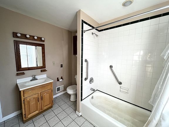 5th image of 2514 S Darien St