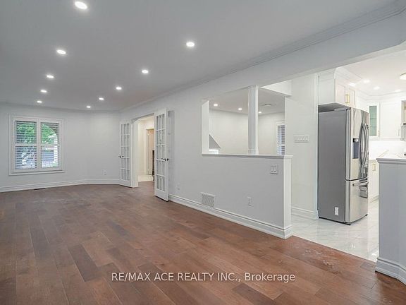 5th image of 168 Roxbury St
