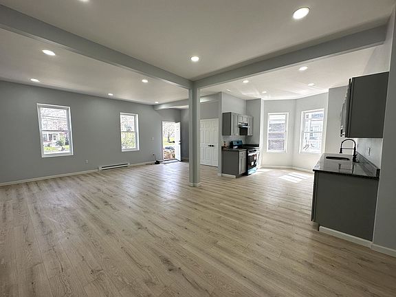4th image of 1109 W State St #1