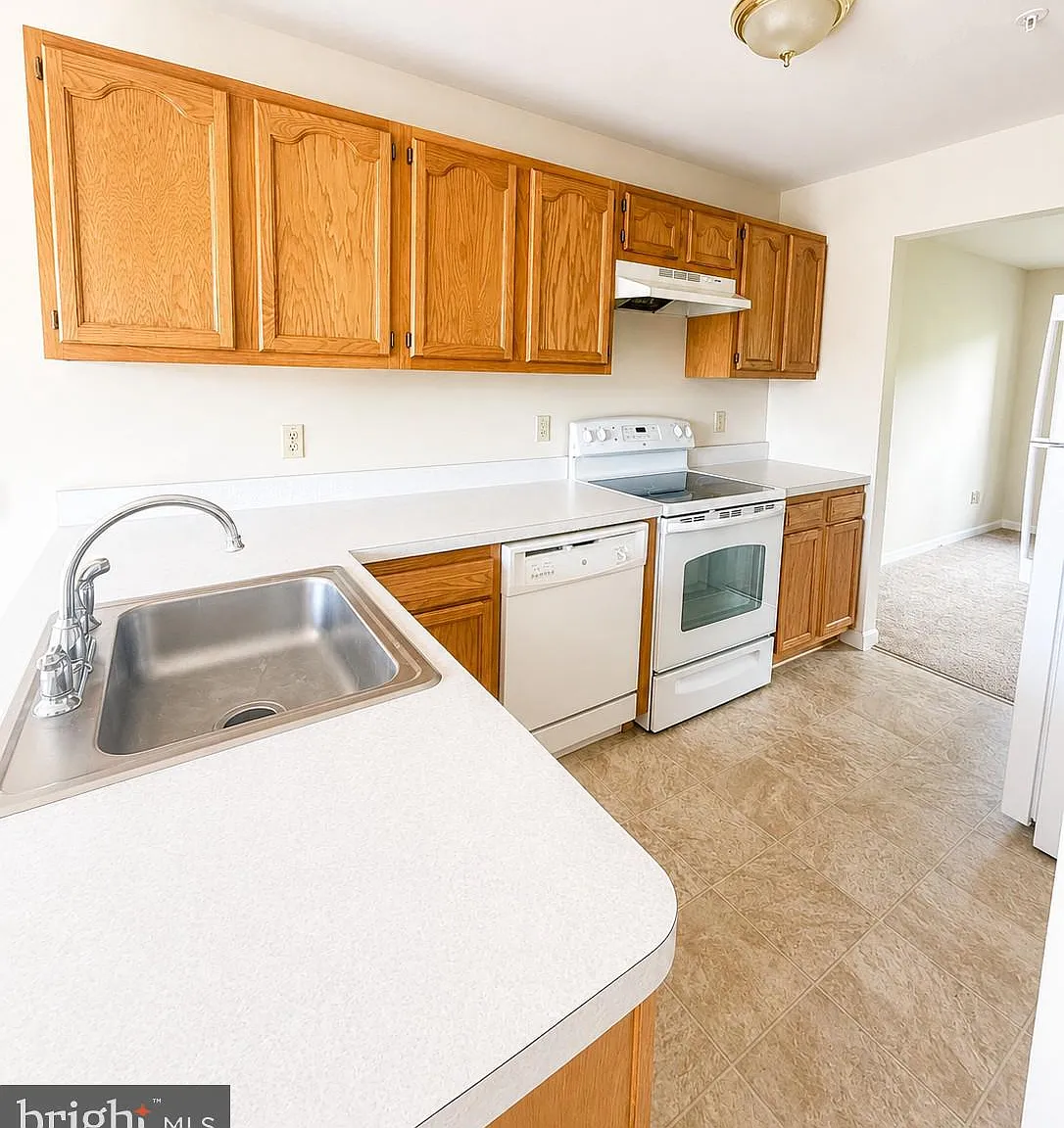 3 bed, 2.5 bath, 1410 sqft, $2,300 — Photo 4