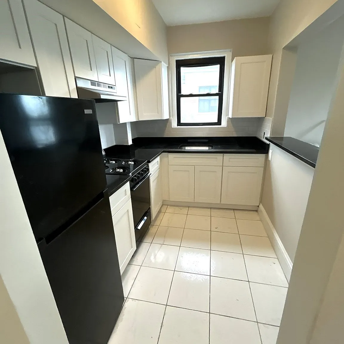 1 bed, 1.0 bath, 700 sqft, $2,200 — Photo 1