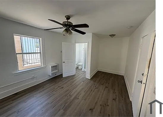Studio, 250 sqft, $1,250 — Photo 3