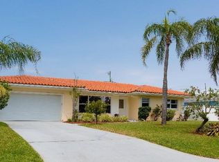 121 9th St, Belleair Beach, FL 33786