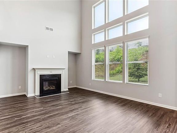 4th image of 5530 Mirror Lake Dr