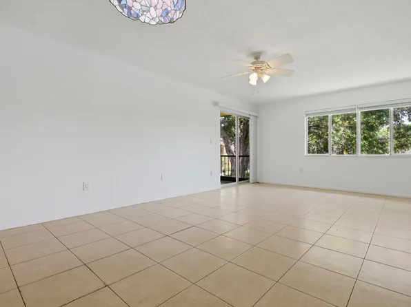 824 SW 9th Street Circle #201, Boca Raton, FL 33486