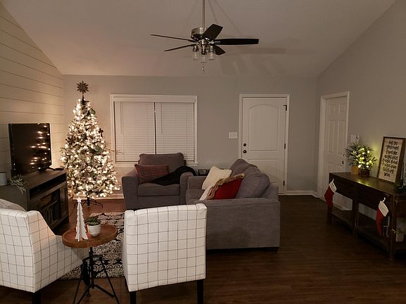 3rd image of 709 Oakwood Forest Ln