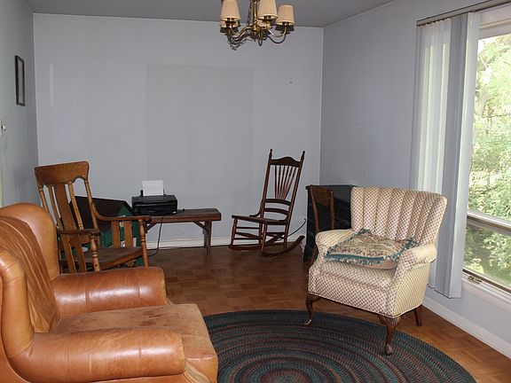 3rd image of 620 N Longwood Ct