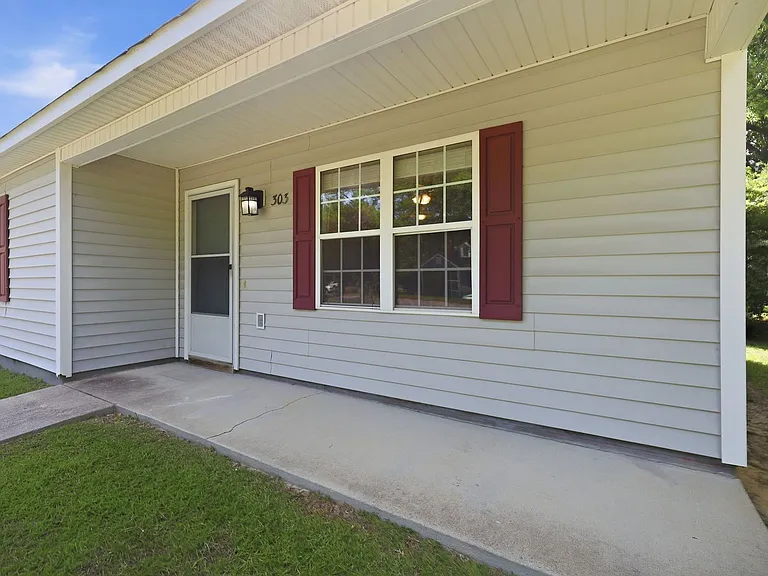 303 Louise Ave — Photo 2