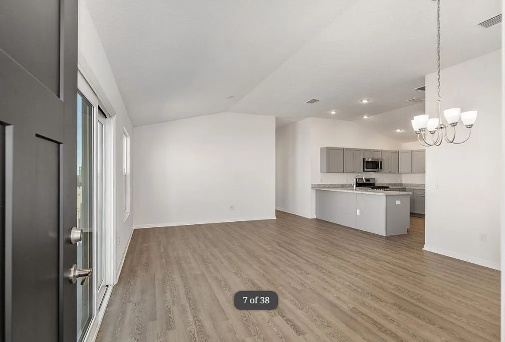 2 bed, 1200 sqft, $2,150 — Photo 4