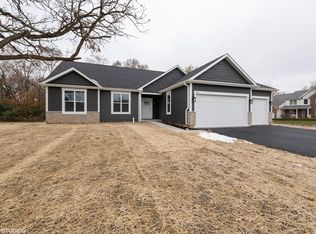 1613 Hillside Ln, McHenry, IL