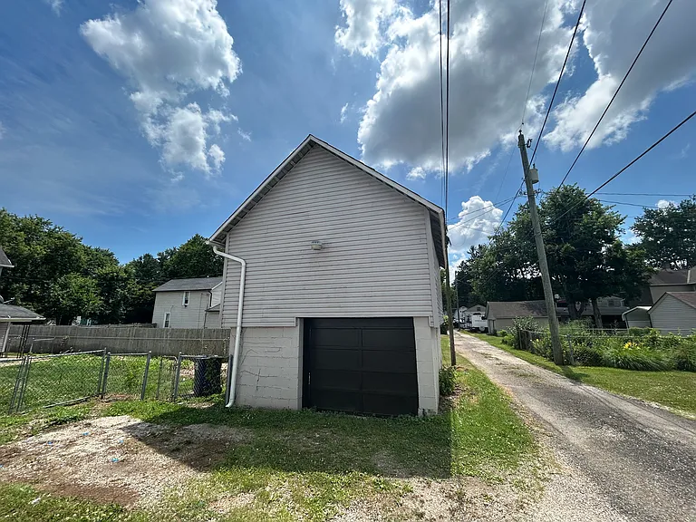 381 Woods Ave — Photo 5