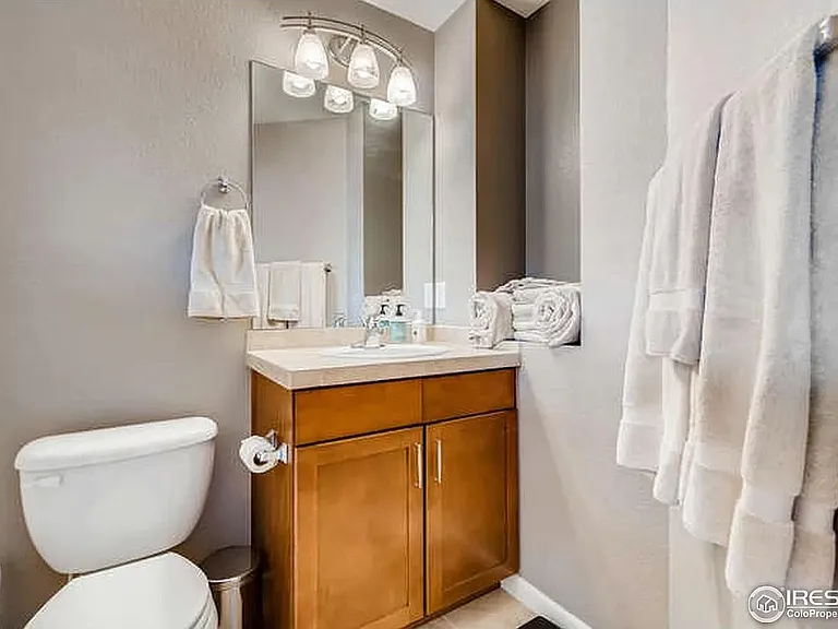 Second bedroom's full bath