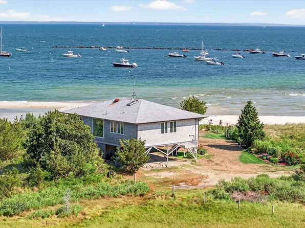 12 Meadow Shores Rd, Dartmouth, MA 02748