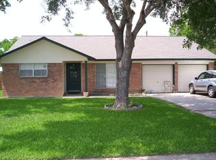 124 Shannon St, Angleton, TX 77515