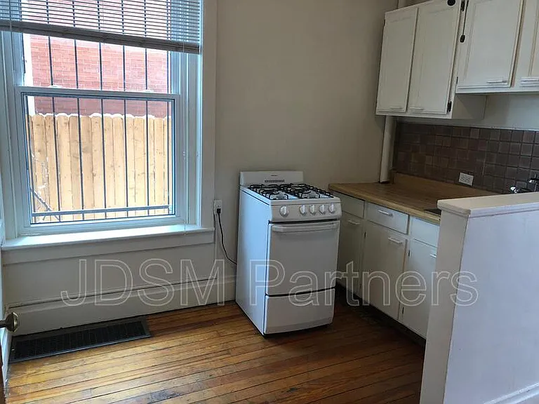 1260 Vine St #1 — Photo 6
