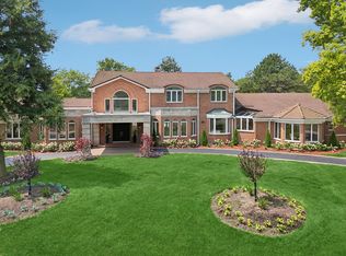 2430 Dorina Dr, Northfield, IL 60093