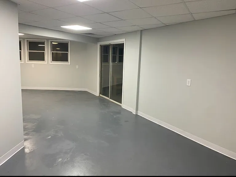 208 E Illinois St — Photo 18