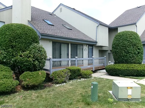 13 Woodhill St Photo 1