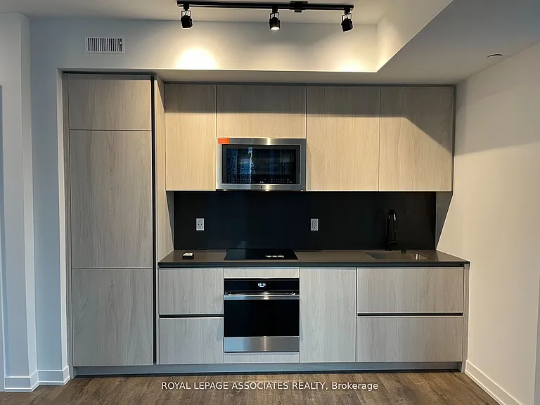 327 King St W #2706 — Photo 4