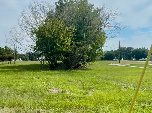 387 Richmond Dr, Biloxi, MS 39530
