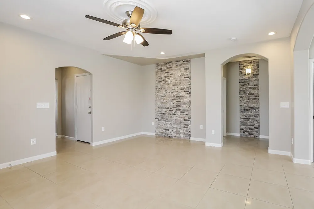 3 bed, 2.0 bath, 1105 sqft, $1,990 — Photo 4