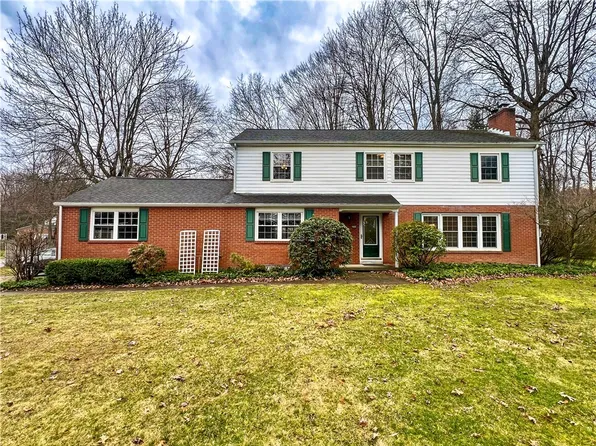 4830 Scott Dr, Hermitage, PA 16148