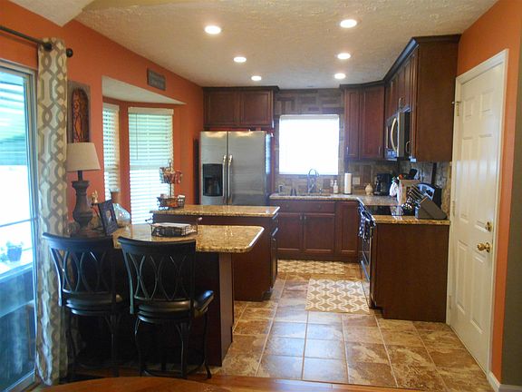 2nd image of 2765 Riverbend Dr