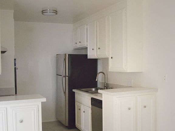 5th image of 519 Idaho Ave APT 1
