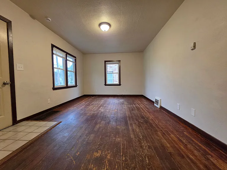 132 McKinley Ave — Photo 10