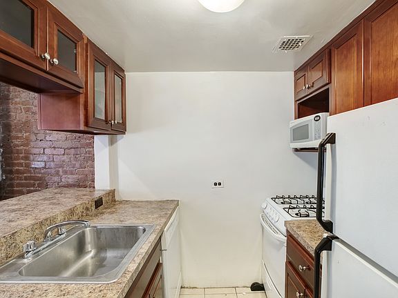 2nd image of 34 W 85th St APT 3