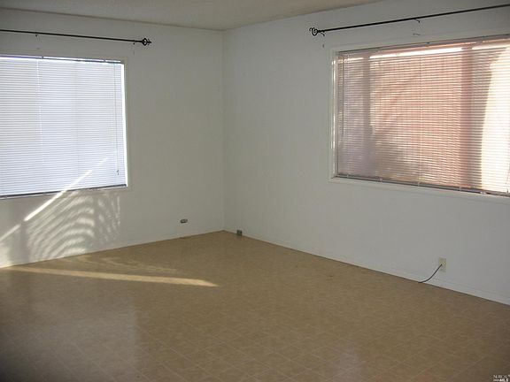 3rd image of 2819 Elm St