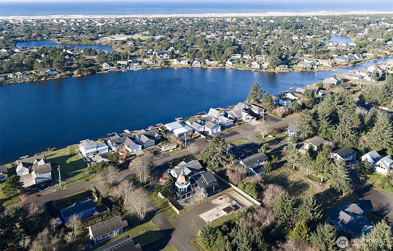5th image of 834 Whale Court SW