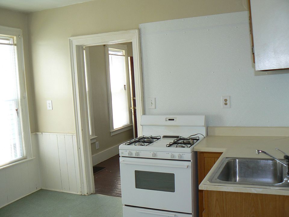 2nd image of 1024 Walnut St